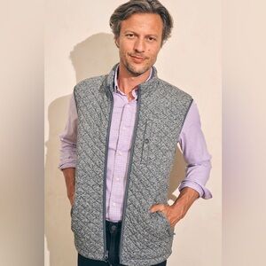 Faherty Epic Quilted Vest in Carbon